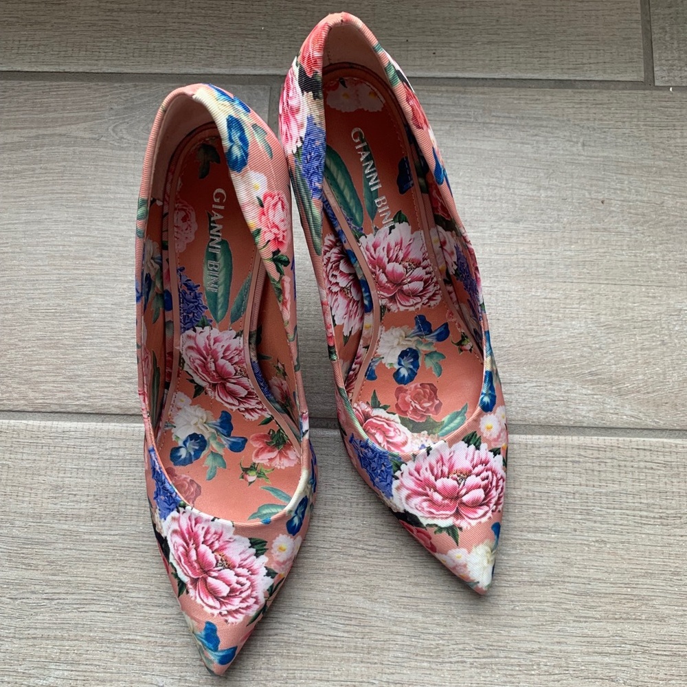GIANNI BINI~FLORAL~HEELS~SIZE 8
